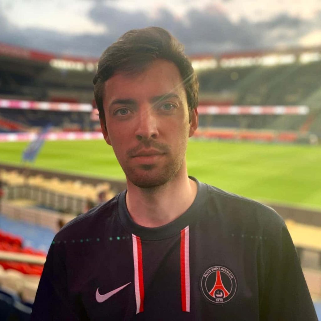 Meet Alex, a local host in Paris, who joined the Homefans Community. Alex is an avid PSG fan and shares his best recommendations for sports fans who visit Paris.